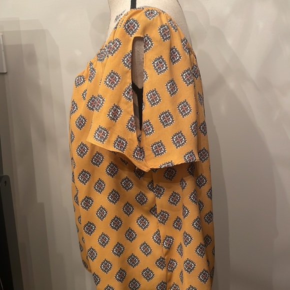 SUPER CUTE FLOWY TOP - Picture 3 of 7